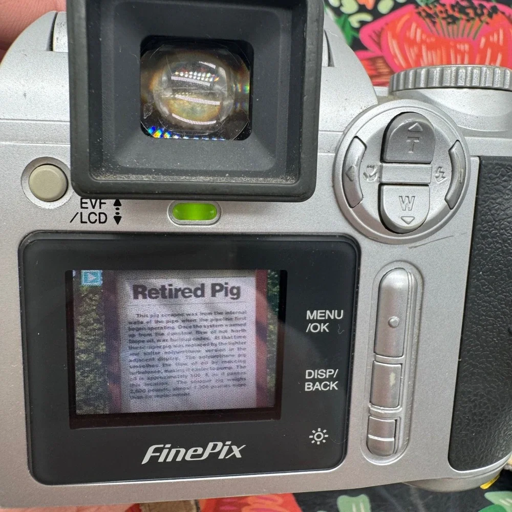 Fujifilm FinePix S3100 Digital Camera 4.0MP 6x Optical Zoom Silver Vintage‎ Y2K